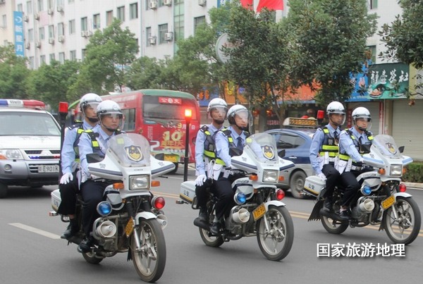 江西婺源：摩托騎警服務“最美鄉(xiāng)村”（